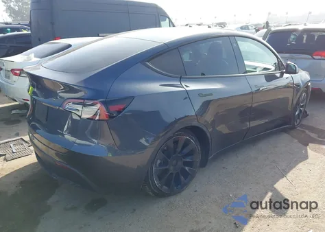 2022 Tesla Model Y Long Range Dual Motor All-Wheel Drive z USA, uszkodzony, nr VIN 7SAYGDEE3NF410748